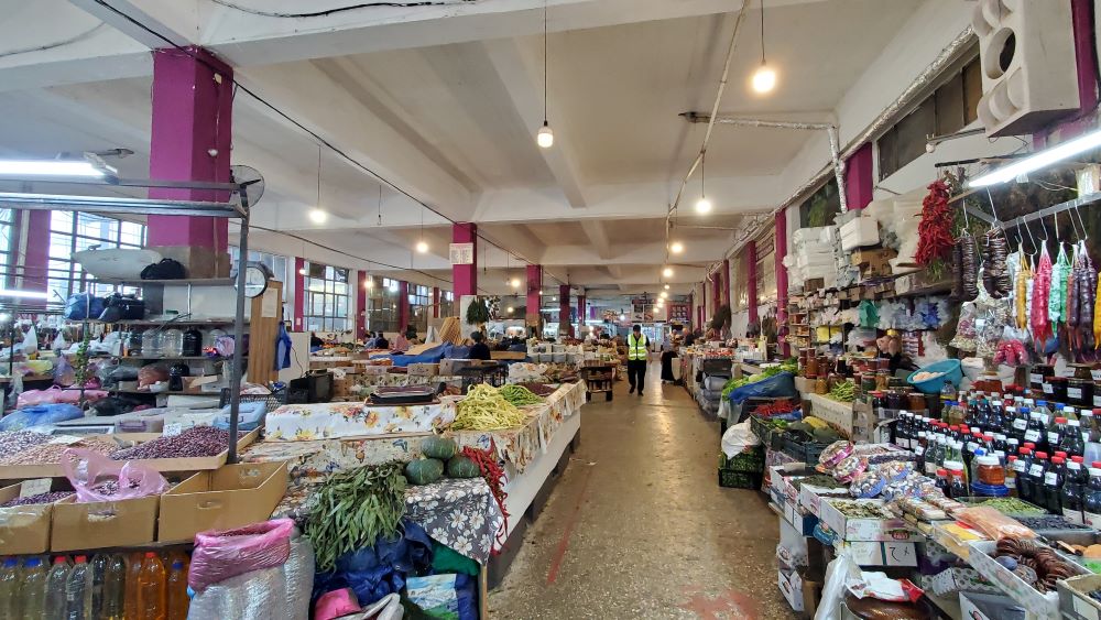 le bazar couvert de Batoumi avec ses produits locaux mais peu de clients