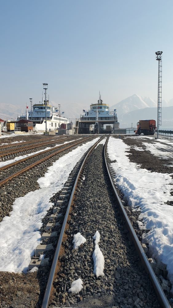 ferry van golu feribotu_rails