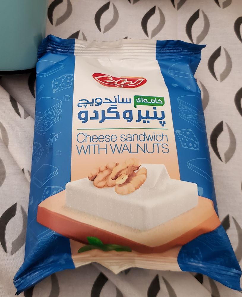 petit sandwich au fromage frais et aux noix servi dans le train Van-Téhéran
