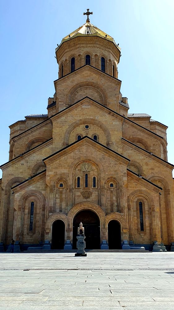 Cathédrale Sameba sous le soleil