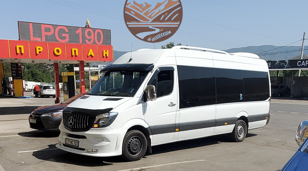 mini-bus à la frontière entre l'arménie et la géorgie