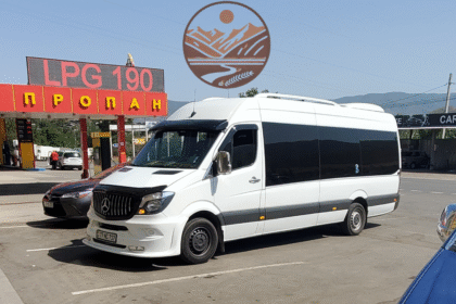 mini-bus à la frontière entre l'arménie et la géorgie