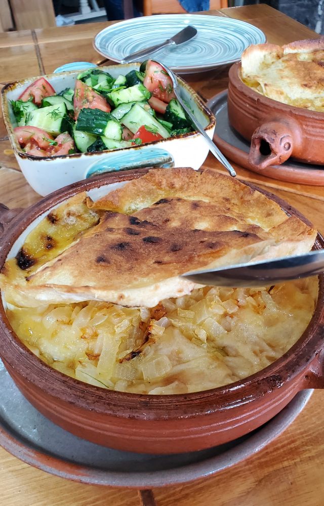 panrkhash au restaurant old armenia avec summer salad